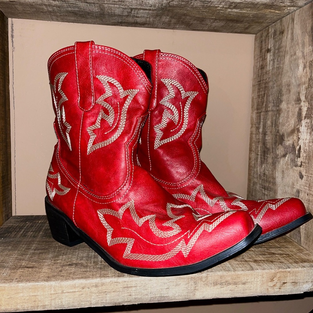 Red Women's Western Heeled Boots - Stylish Cowboy Ankle Boots